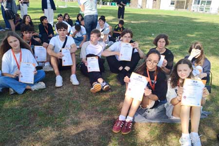 группа школьников